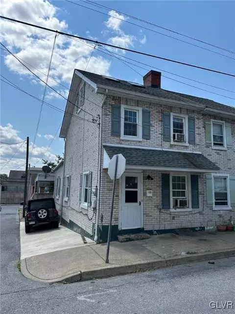 1006 Railroad St, Catasauqua, PA 18032