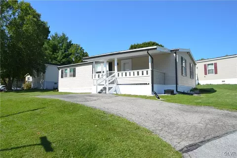 3480 Lil Wolf Dr, Orefield, PA 18069
