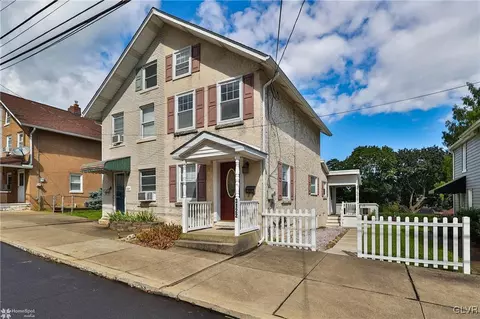 3122 N 2nd St, Hokendauqua, PA 18052