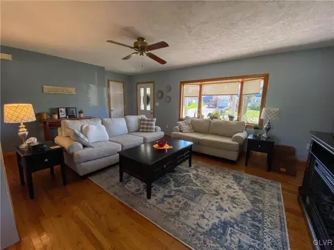 5646 Mohawk Dr, Bethlehem, PA 18017 photo 7