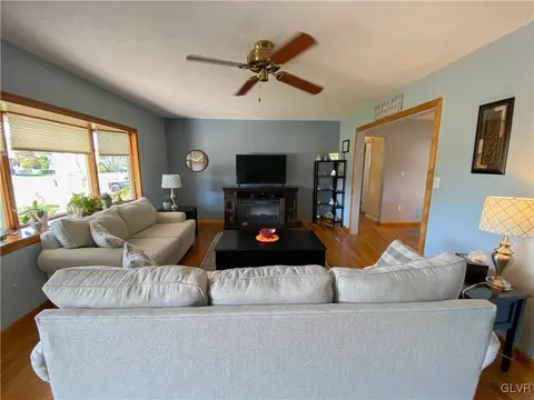 5646 Mohawk Dr, Bethlehem, PA 18017 photo 8
