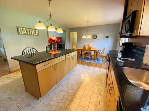 5646 Mohawk Dr, Bethlehem, PA 18017 photo 11