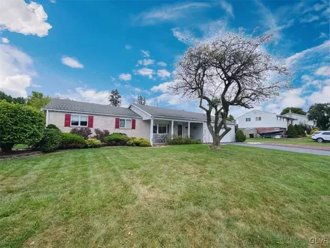 5646 Mohawk Dr, Bethlehem, PA 18017 photo 3