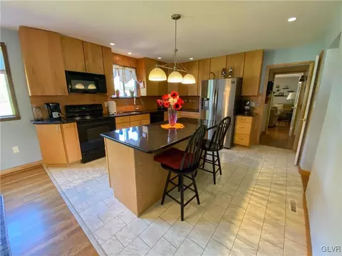 5646 Mohawk Dr, Bethlehem, PA 18017 photo 10