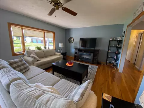5646 Mohawk Dr, Bethlehem, PA 18017 photo 6