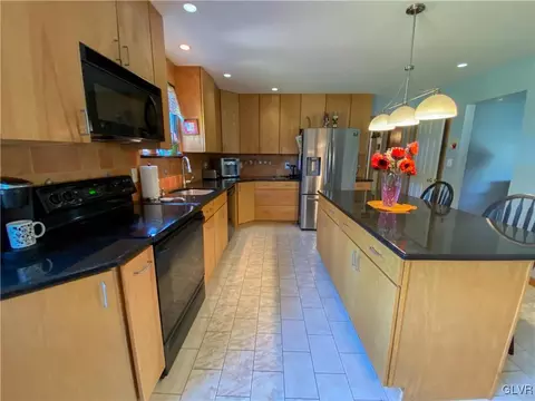 5646 Mohawk Dr, Bethlehem, PA 18017 photo 14