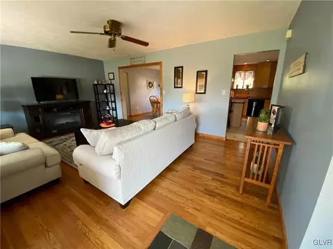 5646 Mohawk Dr, Bethlehem, PA 18017 photo 5