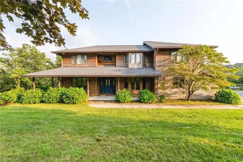 2146 Skyline Dr, Slatington, PA 18080