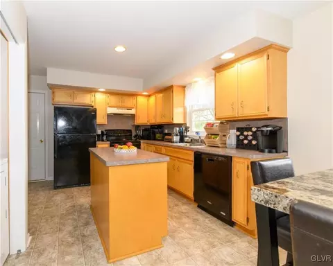 2534 Williams Rd, Bath, PA 18014 photo 10