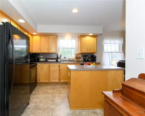 2534 Williams Rd, Bath, PA 18014 photo 9
