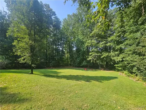 170 Pine Manor Dr, Hellertown, PA 18055 photo 5