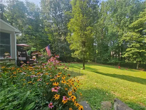 170 Pine Manor Dr, Hellertown, PA 18055 photo 8