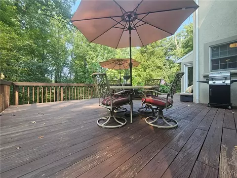 170 Pine Manor Dr, Hellertown, PA 18055 photo 10