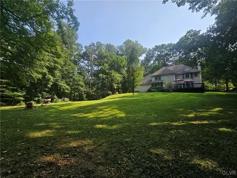 170 Pine Manor Dr, Hellertown, PA 18055 photo 6