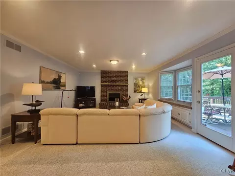 170 Pine Manor Dr, Hellertown, PA 18055 photo 18