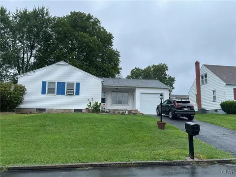 65 E Saint Elmo St, Nazareth, PA 18064