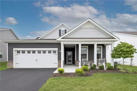 8078 Schaefer Crst, Breinigsville, PA 18031