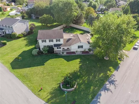 4445 Fieldstone Dr, Nazareth, PA 18064