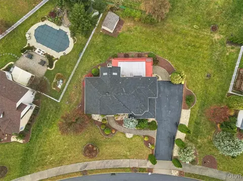 5 Crest Blvd, Palmer Township, PA 18045