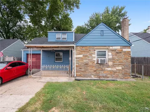 9 Green Ln, Bristol, PA 19007