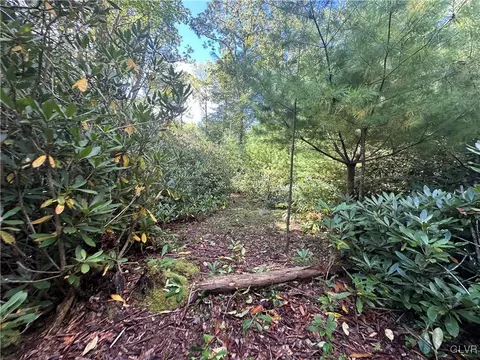 100 Drakes Creek Rd, Penn Forest Twp, PA 18229
