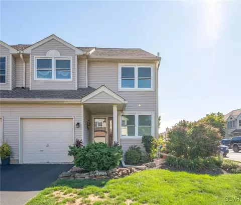 301 Oxford Pl, Macungie, PA 18062