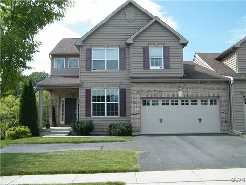 9624 Crescent Ln, Breinigsville, PA 18031