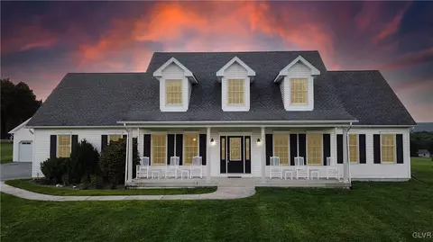 3368 Crestview Ln, Walnutport, PA 18088
