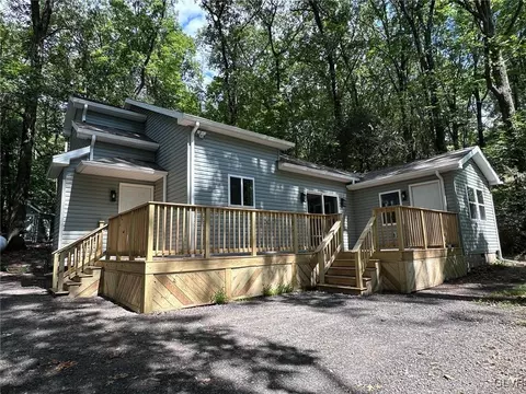 3422 Pocono Dr, East Stroudsburg, PA 18302