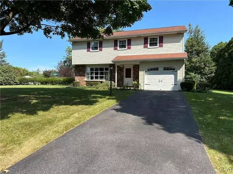 3845 Hillside Dr, Schnecksville, PA 18078
