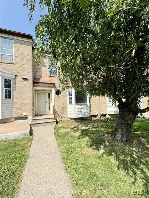 1431 Presidential Dr, Fullerton, PA 18052
