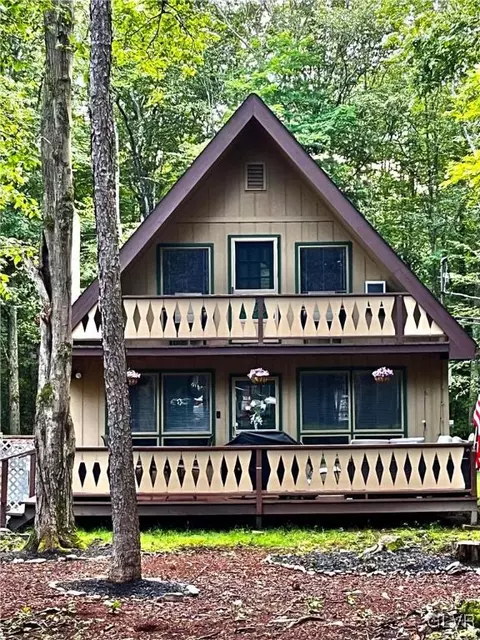 38 S Lehigh River Dr, Lackawanna, PA 18424