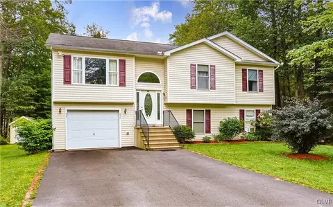 825 Trafalgar Rd, Coolbaugh Twp, PA 18466