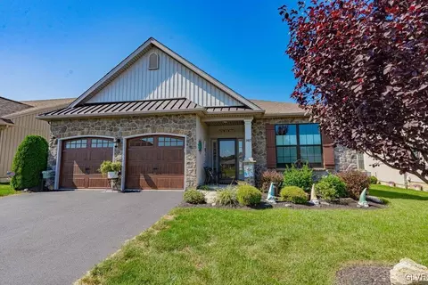 3489 Treeview Dr, Emmaus, PA 18049