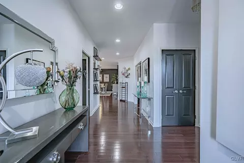 3489 Treeview Dr, Emmaus, PA 18049 photo 4