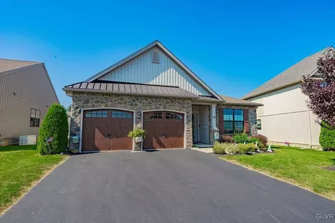 3489 Treeview Dr, Emmaus, PA 18049 photo 2
