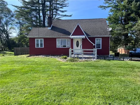 2946 N Delaware Dr, Mount Bethel, PA 18343