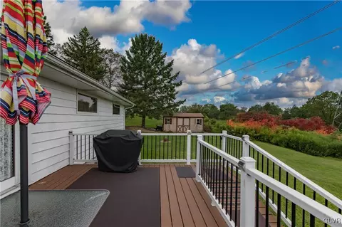 415 S Hokendauqua Dr, Northampton, PA 18067