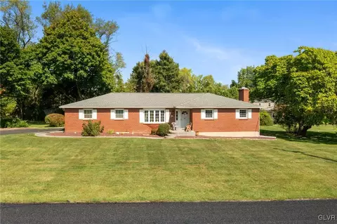 4997 Acorn Dr, Coopersburg, PA 18036