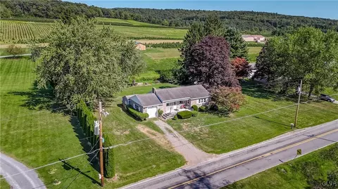 2472 Mahoning Dr W, Lehighton, PA 18235