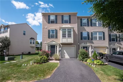 7835 Red Hawk Ct, Breinigsville, PA 18031