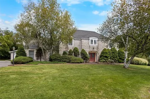 240 Hemlock Ln, Nazareth, PA 18064