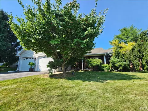 2501 Bonnie Ln, Palmer Township, PA 18045