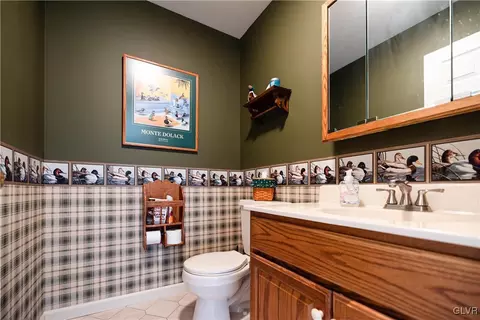 2820 Raspberry Ln, Coplay, PA 18037 photo 16