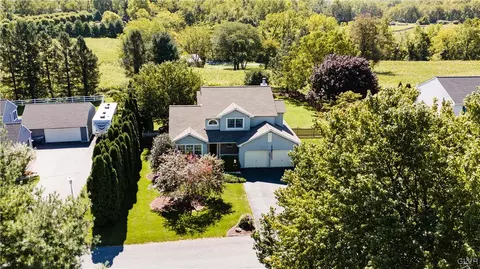2820 Raspberry Ln, Coplay, PA 18037 photo 2
