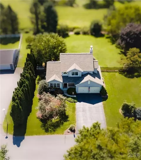 2820 Raspberry Ln, Coplay, PA 18037 photo 3
