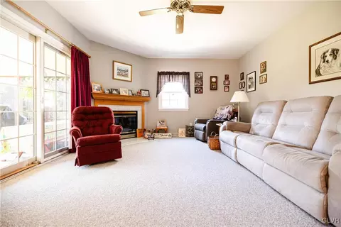 2820 Raspberry Ln, Coplay, PA 18037 photo 17