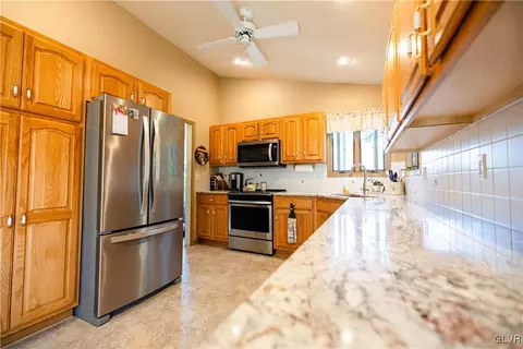 2820 Raspberry Ln, Coplay, PA 18037 photo 15