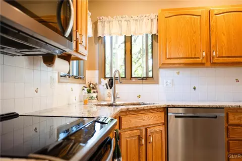 2820 Raspberry Ln, Coplay, PA 18037 photo 14