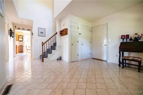2820 Raspberry Ln, Coplay, PA 18037 photo 8